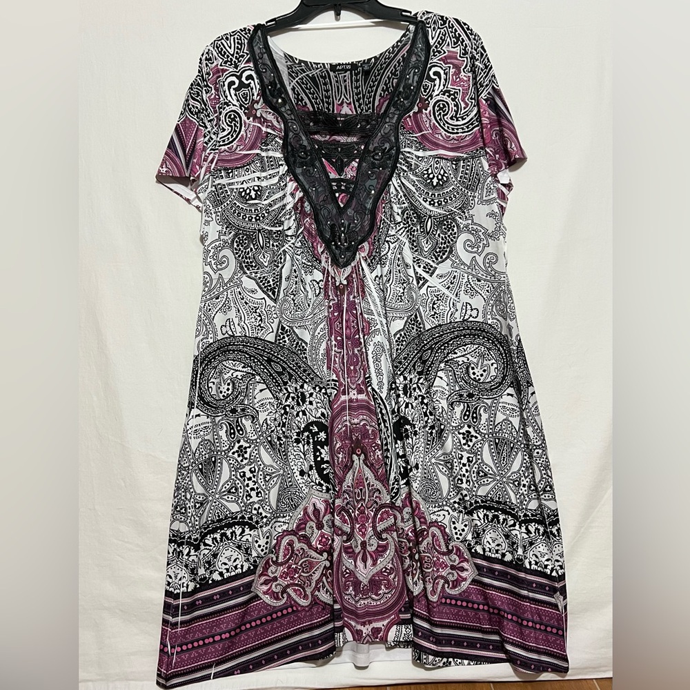 Apt. 9 Black and Purple Knee Length Short Sleeve Dress with Paisley Design